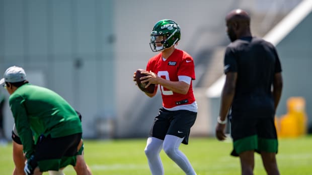 Jets QB Zach Wilson dropping back in OTAs